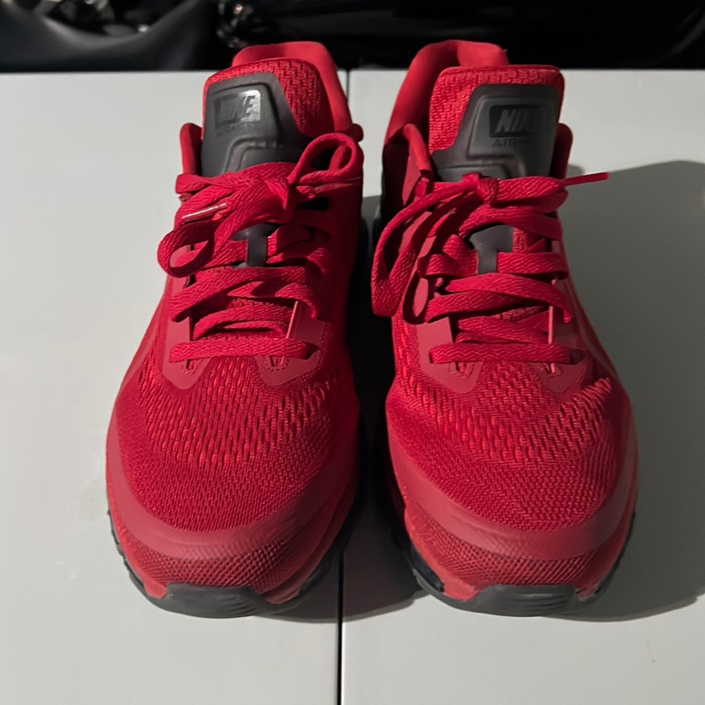 2014 Nike red Airmax only worn a couple of times.
